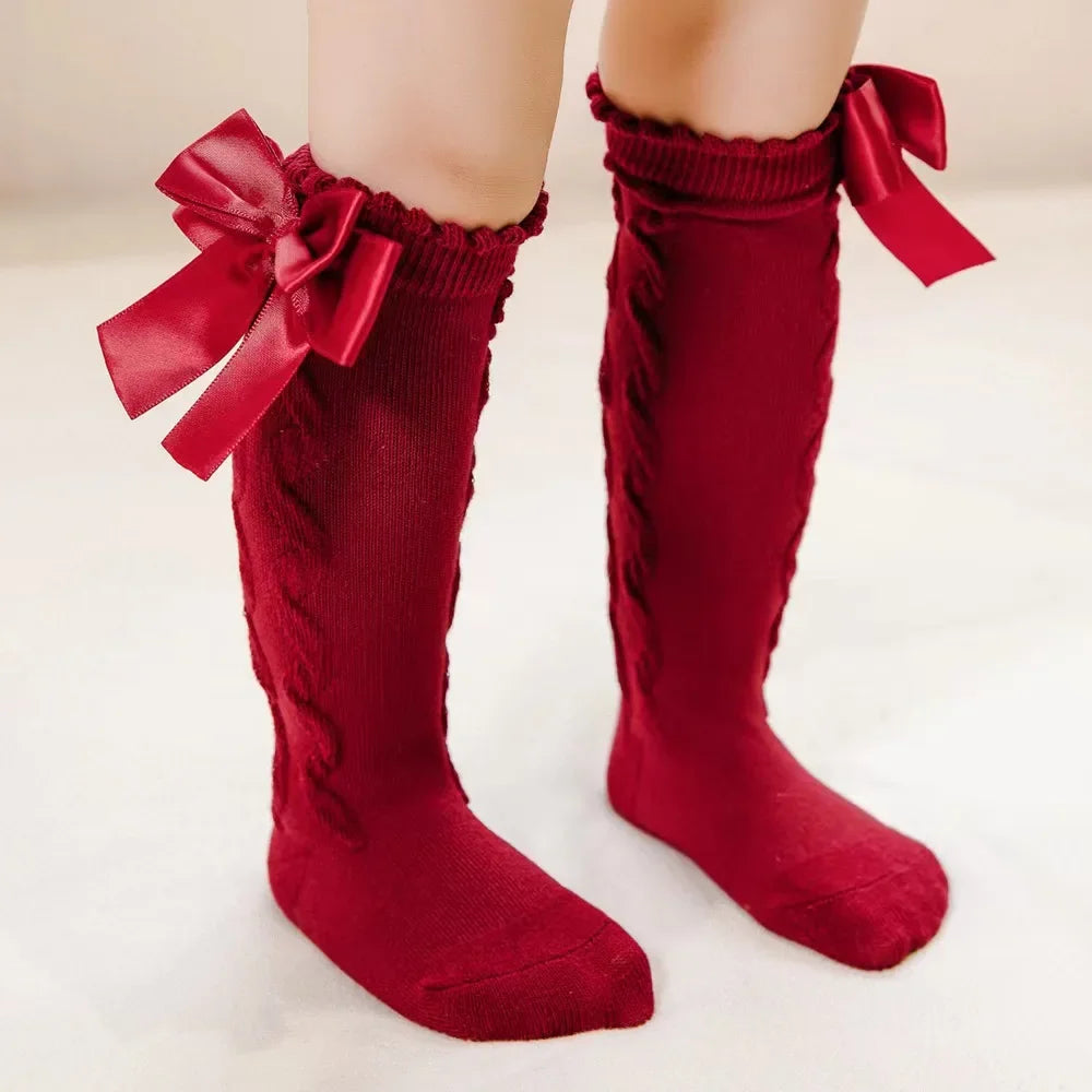 🎀 Medias Altas Infantiles con Moño Rojo – Antideslizantes, Algodón Suave.