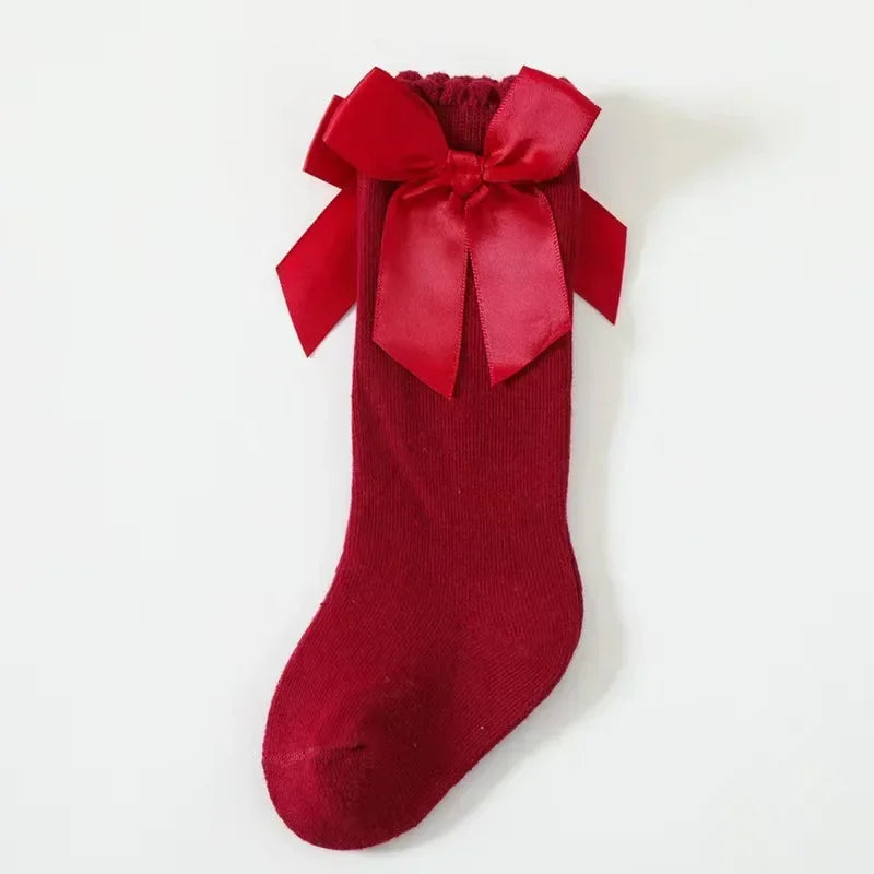 🎀 Medias Altas Infantiles con Moño Rojo – Antideslizantes, Algodón Suave.