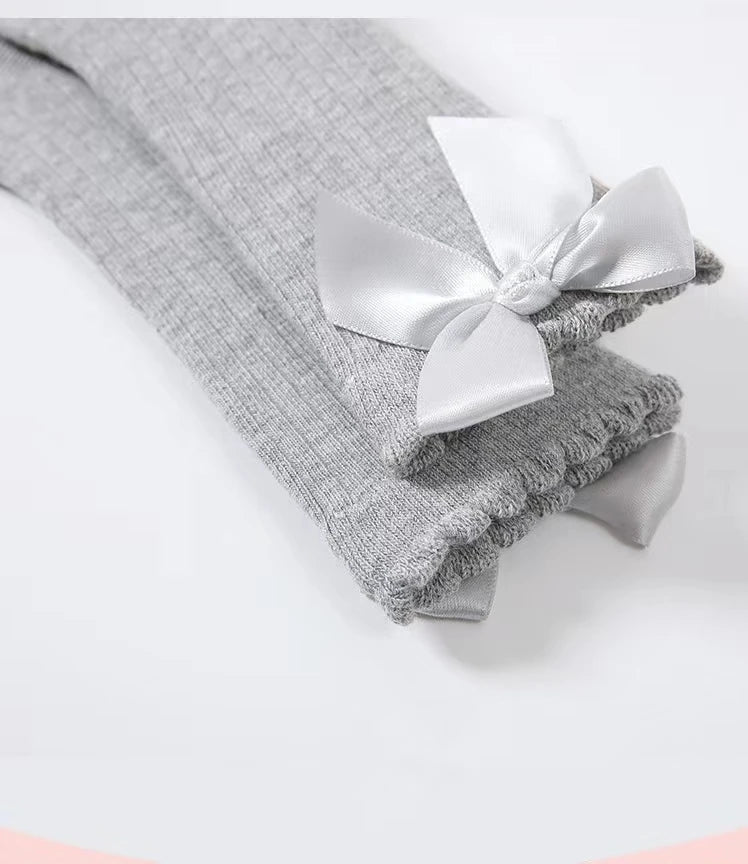 🎀 Medias Altas Infantiles con Moño Rojo – Antideslizantes, Algodón Suave. bebe NovaVitalShop