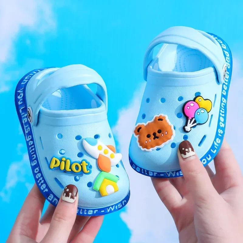👟 BeachBuddies Hole Sandals – Zapatos Infantiles de Verano con Diseño Cartoon