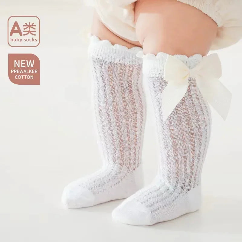 🎀 Medias Altas Infantiles con Moño Rojo – Antideslizantes, Algodón Suave.