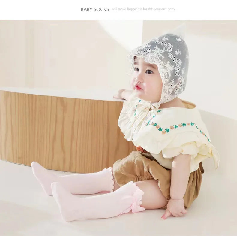 🎀 Medias Altas Infantiles con Moño Rojo – Antideslizantes, Algodón Suave. bebe NovaVitalShop