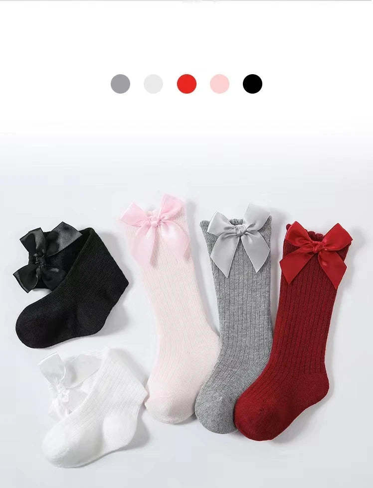 🎀 Medias Altas Infantiles con Moño Rojo – Antideslizantes, Algodón Suave. bebe NovaVitalShop