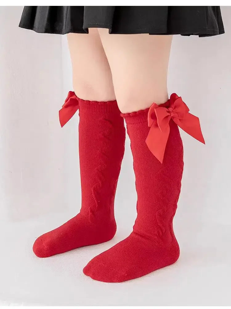 🎀 Medias Altas Infantiles con Moño Rojo – Antideslizantes, Algodón Suave.