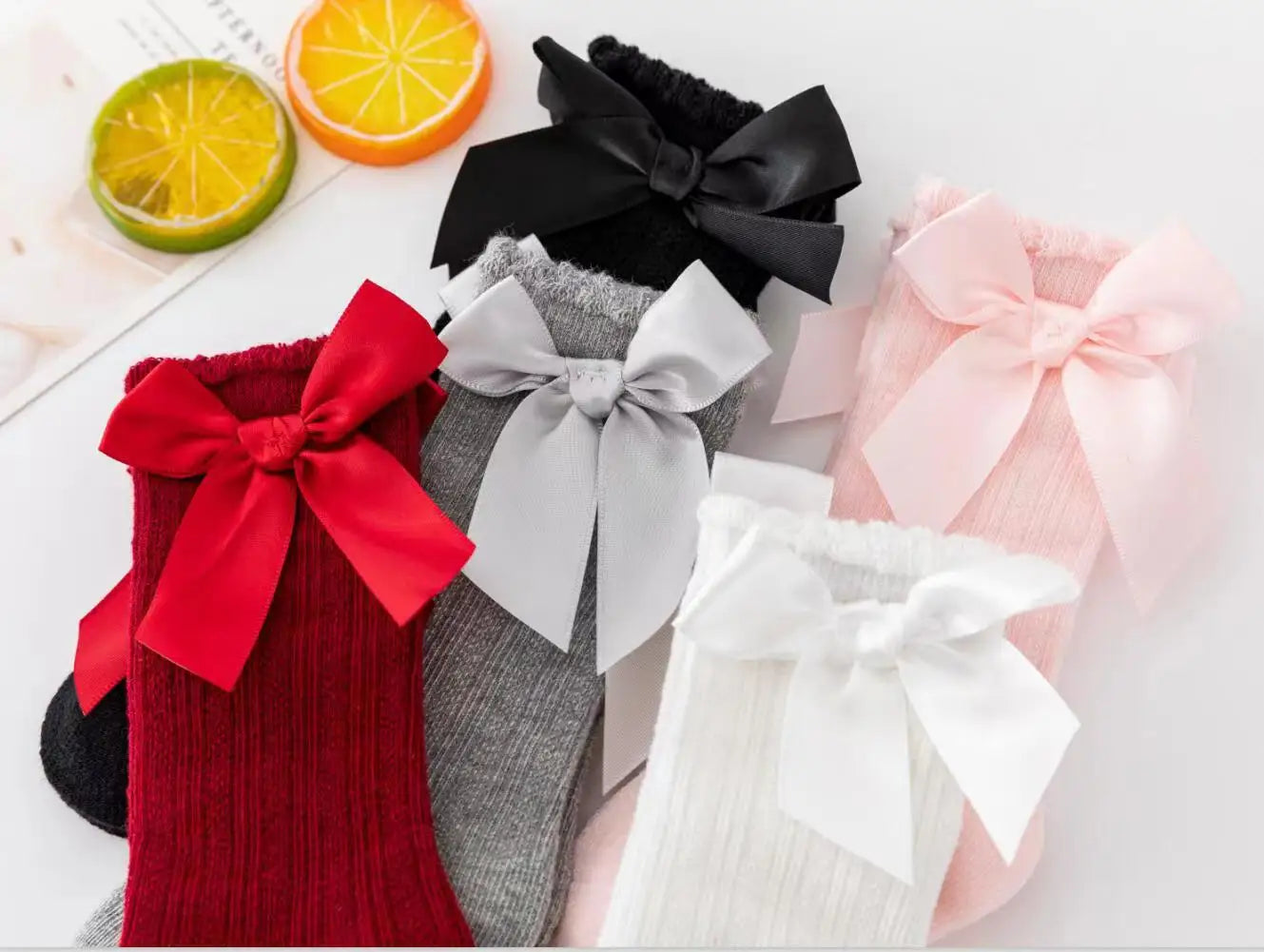 🎀 Medias Altas Infantiles con Moño Rojo – Antideslizantes, Algodón Suave. bebe NovaVitalShop
