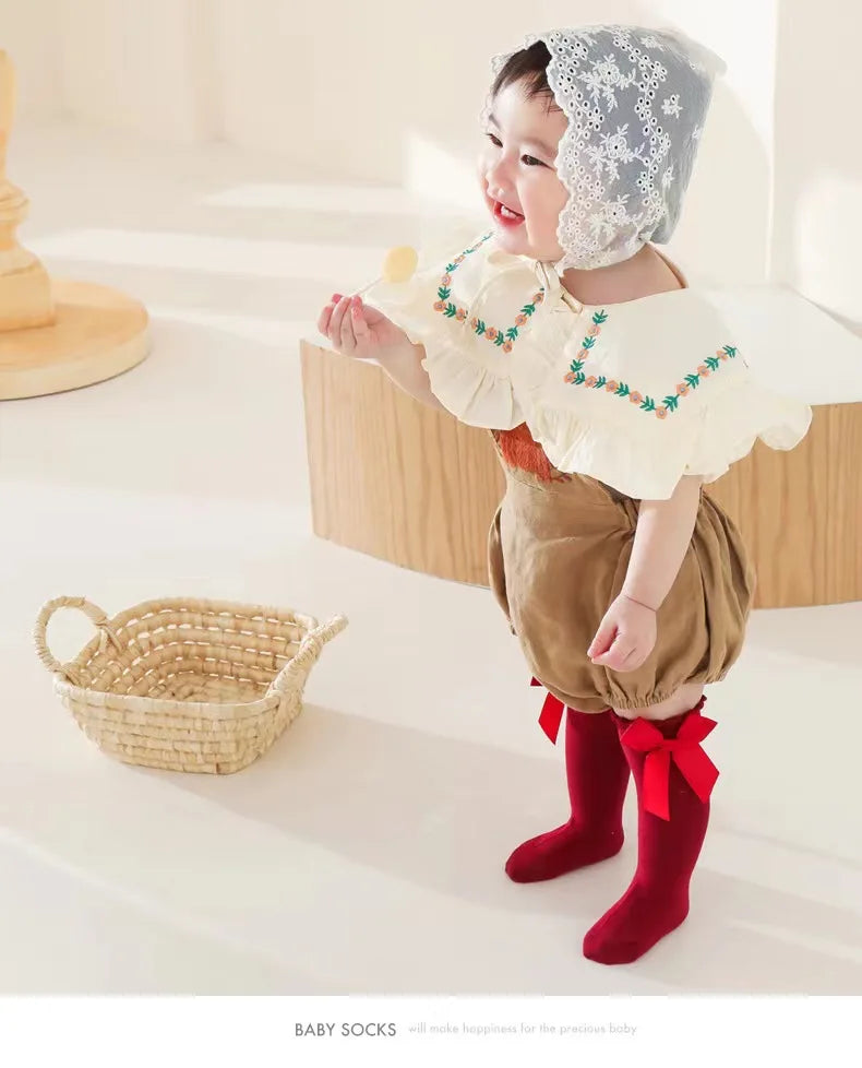 🎀 Medias Altas Infantiles con Moño Rojo – Antideslizantes, Algodón Suave.