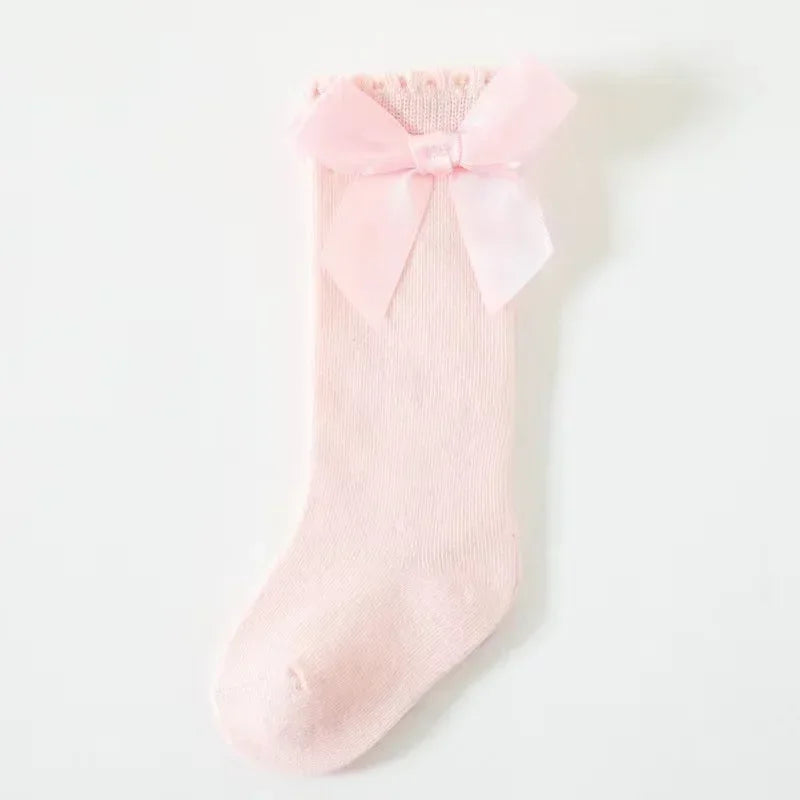 🎀 Medias Altas Infantiles con Moño Rojo – Antideslizantes, Algodón Suave.