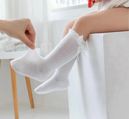 🎀 Medias Altas Infantiles con Moño Rojo – Antideslizantes, Algodón Suave. bebe NovaVitalShop