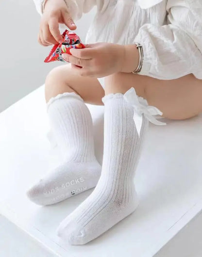 🎀 Medias Altas Infantiles con Moño Rojo – Antideslizantes, Algodón Suave. bebe NovaVitalShop