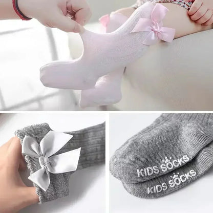 🎀 Medias Altas Infantiles con Moño Rojo – Antideslizantes, Algodón Suave. bebe NovaVitalShop